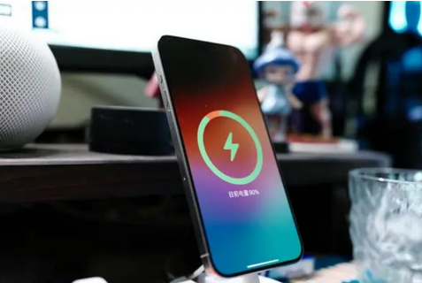 湘阴苹果15换屏服务分享用什么充电器给iPhone15充电更好 